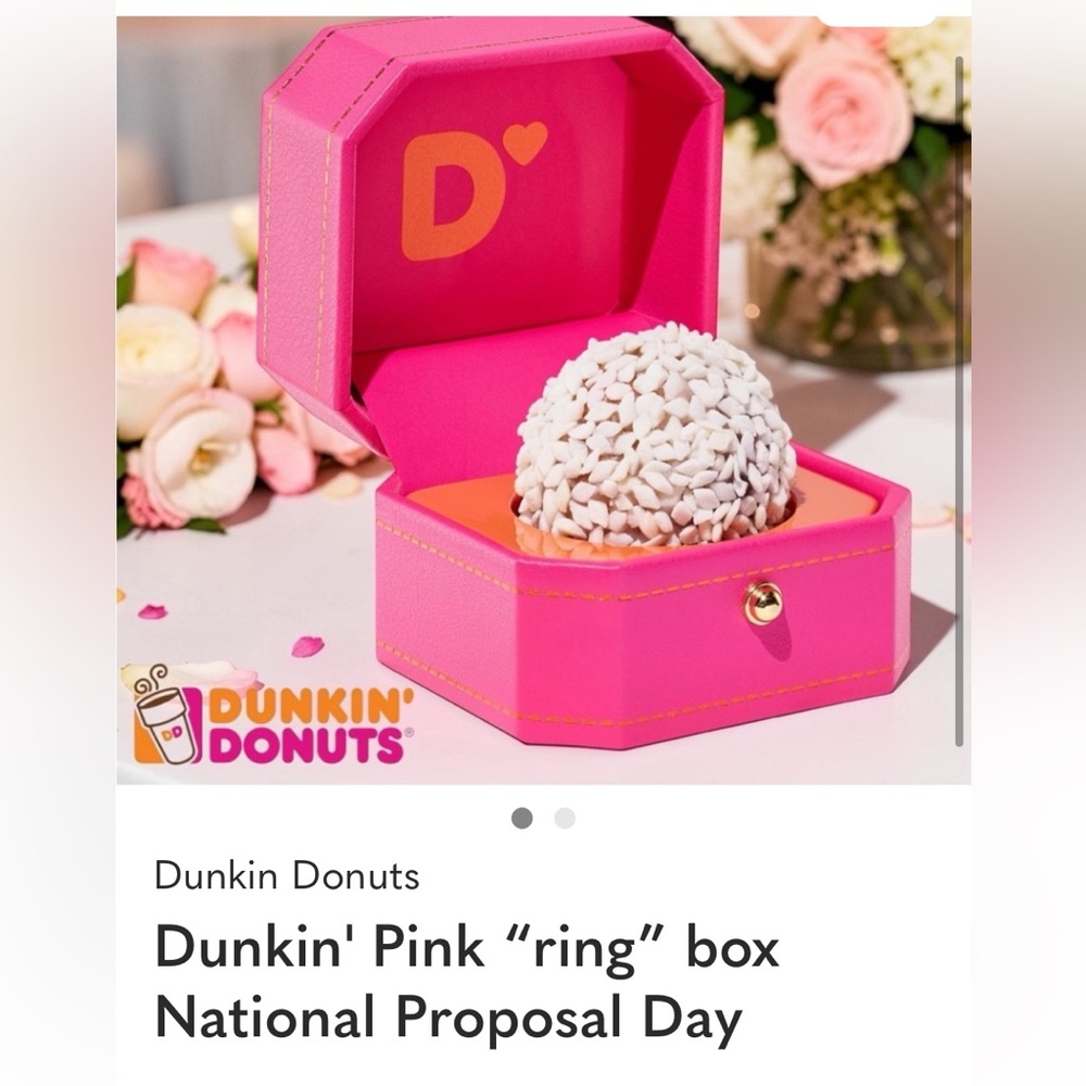 Dunkin' Donuts 🍩 Pink "ring" box
National Proposal Day - Picture 5 of 5
